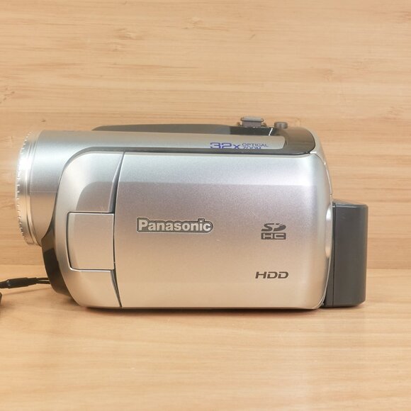 Share Panasonic SDR-H18 Digital Camcorder / 32x Optical Zoom / 32GB HDD / Japan - Picture 4 of 8